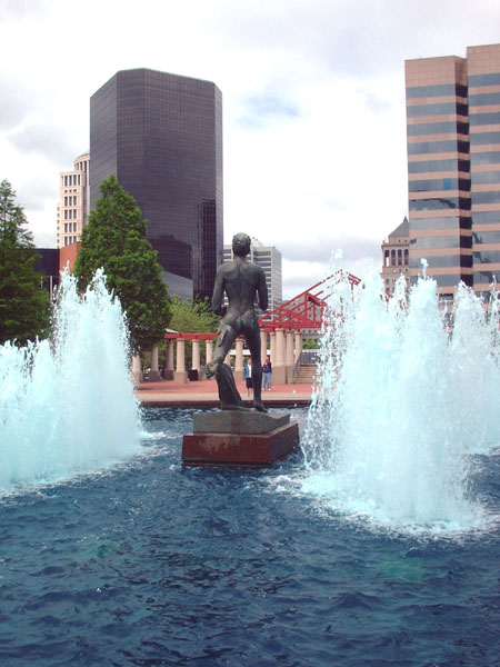 Statue of a Man with a naked butt in the midwest (don't tell John Ashcroft about it).jpg 80.7K